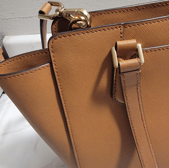 ⭐️Michael Kors Crossbody Bag⭐️ - Picture 4 of 14